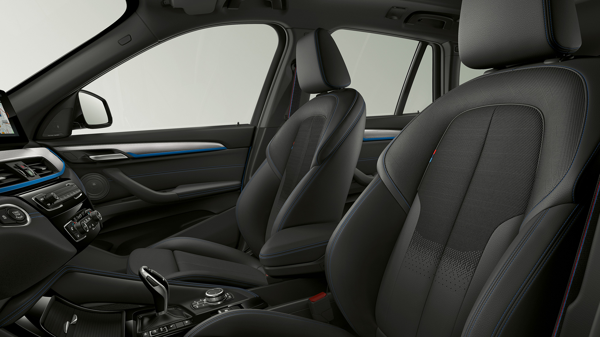 Yeni BMW X1 M Sport, döşemeler Yeni BMW X1 M Sport, döşeme odaklı iç tasarım görünümü