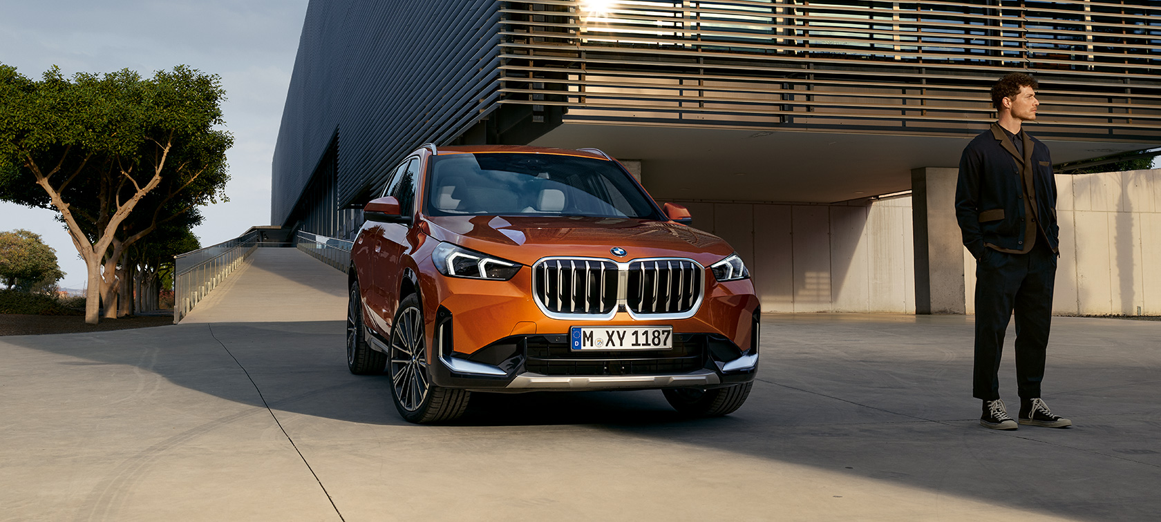 BMW X1 xDrive23i U11 ICE xLine, Metalik Turuncu/Utah, Dış tasarımda öne çıkan özellikler Dış tasarımda öne çıkan özellikler, BMW X1 xDrive23i U11 ICE xLine, Metalik Turuncu/Utah, 20 inç, Çok kollu, stil 869 I, BMW Individual hafif alaşım jantlar
