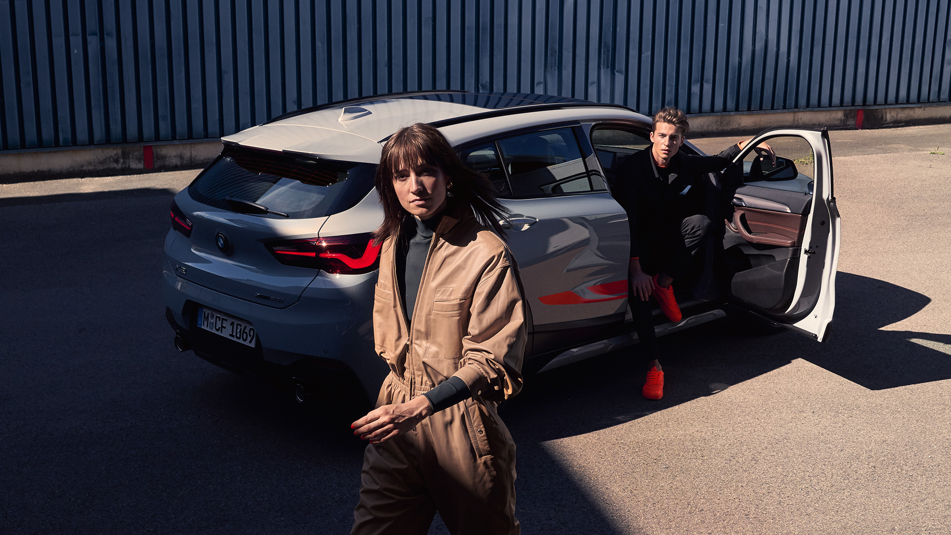 Arkadan görünüm BMW X2 F39 BMW X2 F39 Metalik Gri/Brooklyn arkadan görünüm