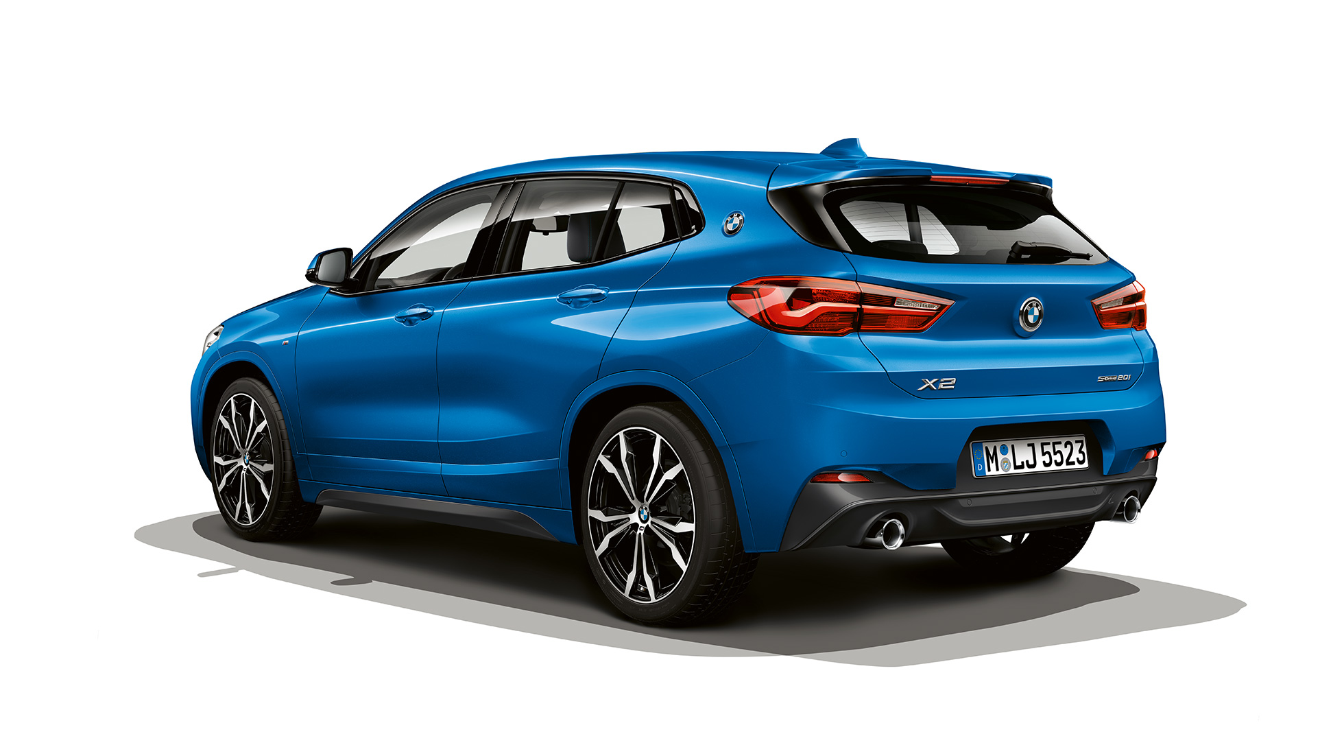 Yandan görünüm BMW X2 sDrive20i M Sport modeli BMW X2 sDrive20i M Sport modeli F39 Metalik Mavi/Misano yandan görünüm