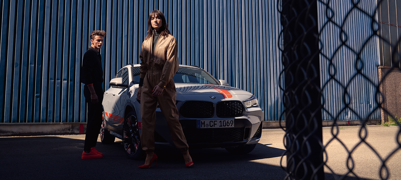Önden görünüm BMW X2 F39 Önden görünüm BMW X2 F20 Metalik Gri/Brooklyn