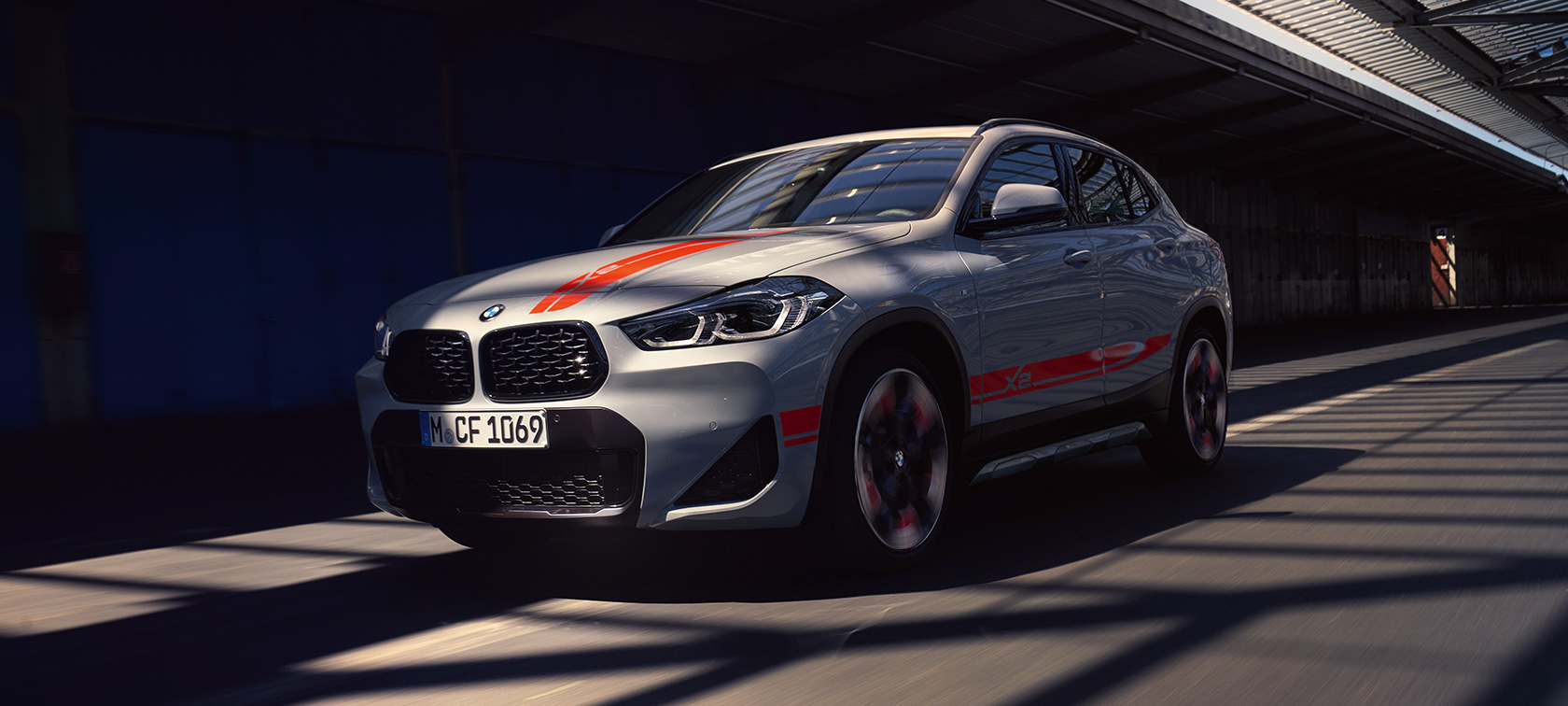 Arkadan görünüm BMW X2 F39 Arkadan görünüm BMW X2 F39 Metalik Altın/Galvanic
