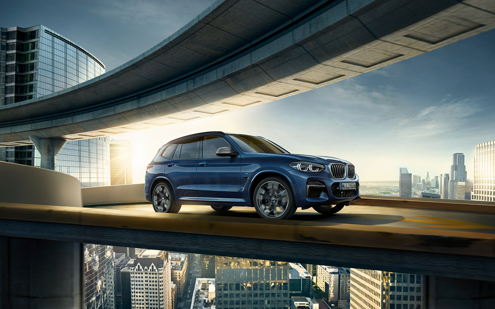 Phytonic Blue renginde BMW X3, şehirde köprü altında | BMW Türkiye Phytonic Blue renginde BMW X3, şehirde köprü altında | BMW Türkiye