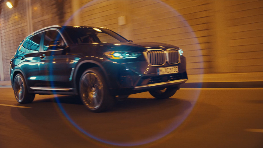 BMW X3 G01 sürüş dinamikleri, Metalik Gri/Sophisto BMW X3 G01 sürüş dinamikleri, ön çaprazdan görünüm, Metalik Gri/Sophisto