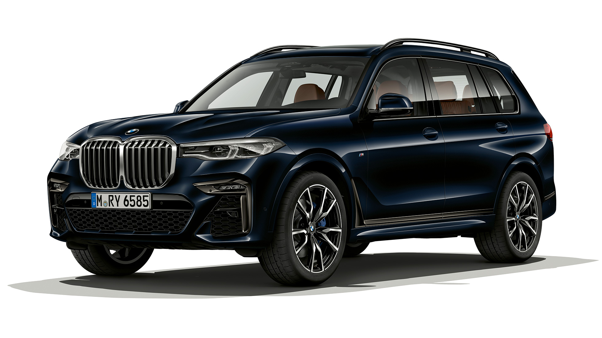 Yeni BMW Individual X7 xDrive40i Yeni BMW Individual X7 xDrive40i özelliklerine sahip Yeni BMW X7’nin önden stüdyo çekimi