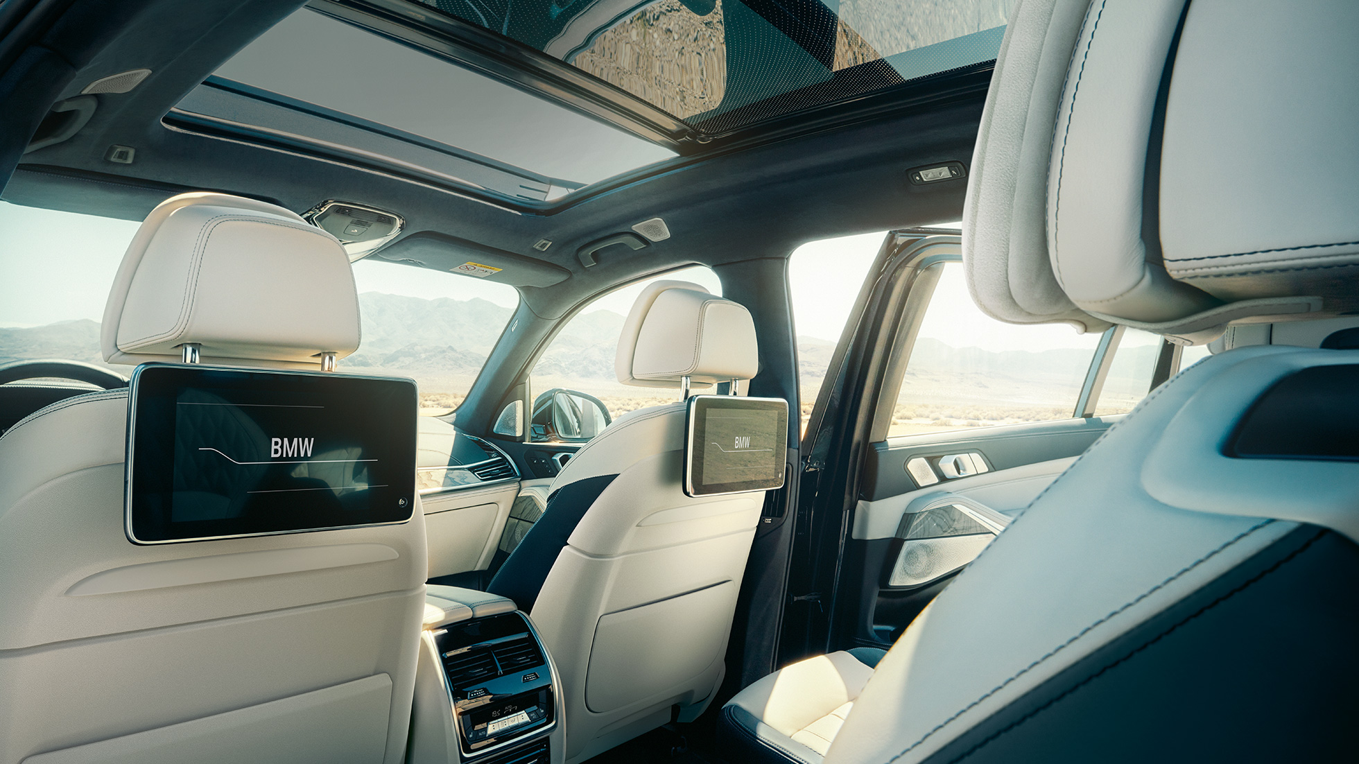 Yeni BMW X7 iç tasarımı Üçüncü koltuk hizasından Yeni BMW X7 iç tasarımına bakış
