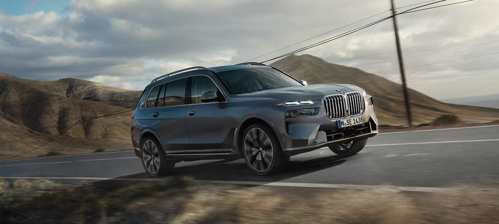 BMW X7 G07 LCI, Design Pure Excellence, Metalik Gri/Sparkling Copper, ön çaprazdan görünüm BMW X7 G07 LCI, Design Pure Excellence, Metalik Gri/Sparkling Copper, ön çaprazdan görünüm