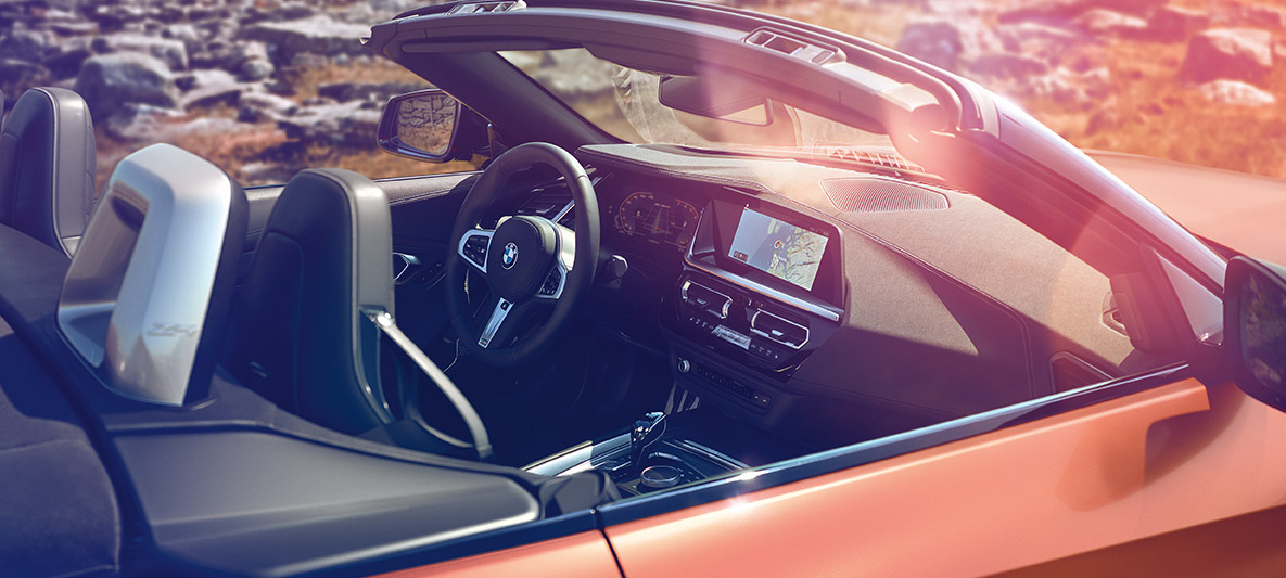 Üstü açık Yeni BMW Z4 First Edition Üstü açık ve Kokpit görünümüyle Yeni BMW Z4 First Edition
