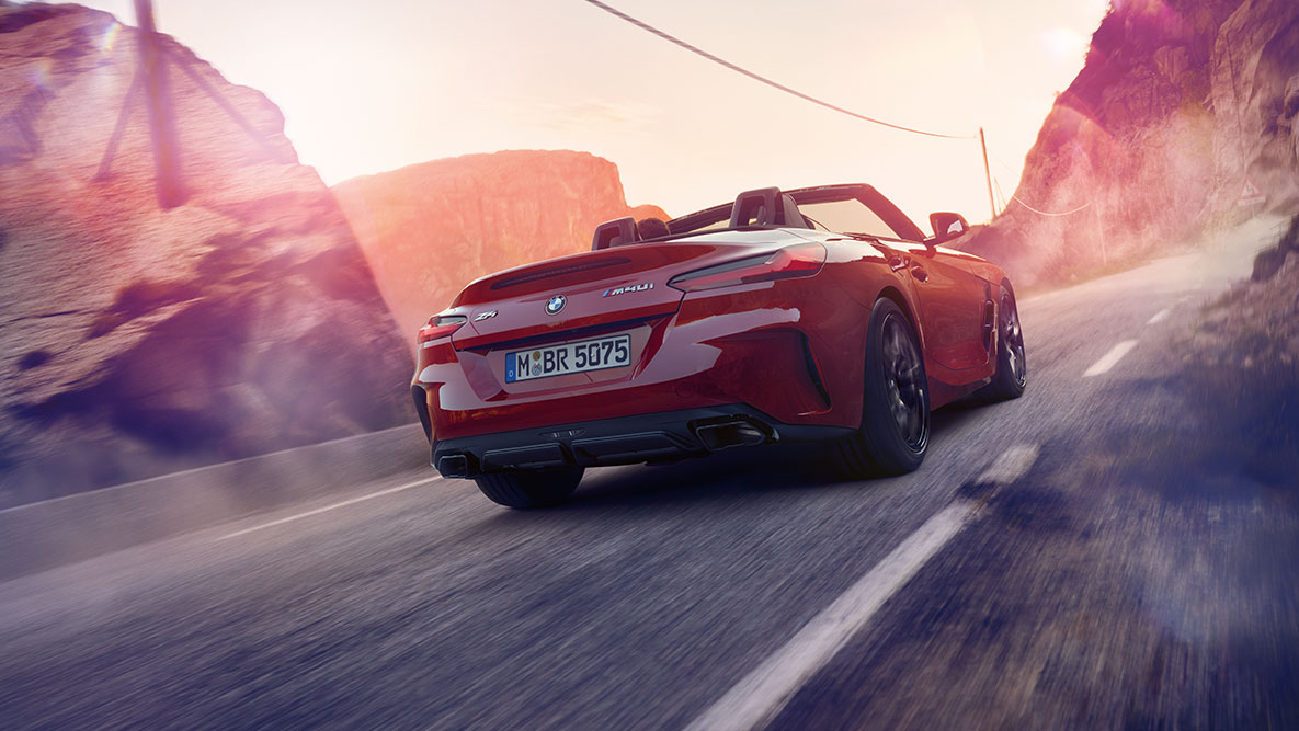 BMW Z4 Roadster arka tasarım BMW Z4 sürüş sırasında arkadan çekim