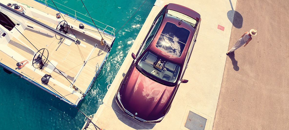 Nautor’s Swan’dan ilham alan BMW Individual M760Li. Deniz ortamında Nautor’s Swan’dan ilham alan BMW Individual M760Li’nin kuşbakışı görünümü