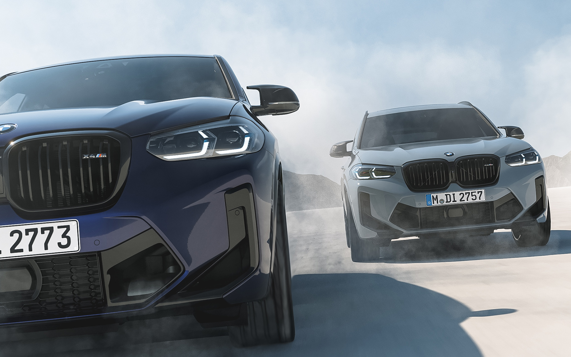 BMW X4 M F98 BMW Individual Mavi/Velvet, BMW X3 M F97 BMW Individual Gri/Nardo BMW X4 M F98 BMW Individual Mavi/Velvet, BMW X3 M F97 BMW Individual Gri/Nardo, önden görünüm, sürüş halinde