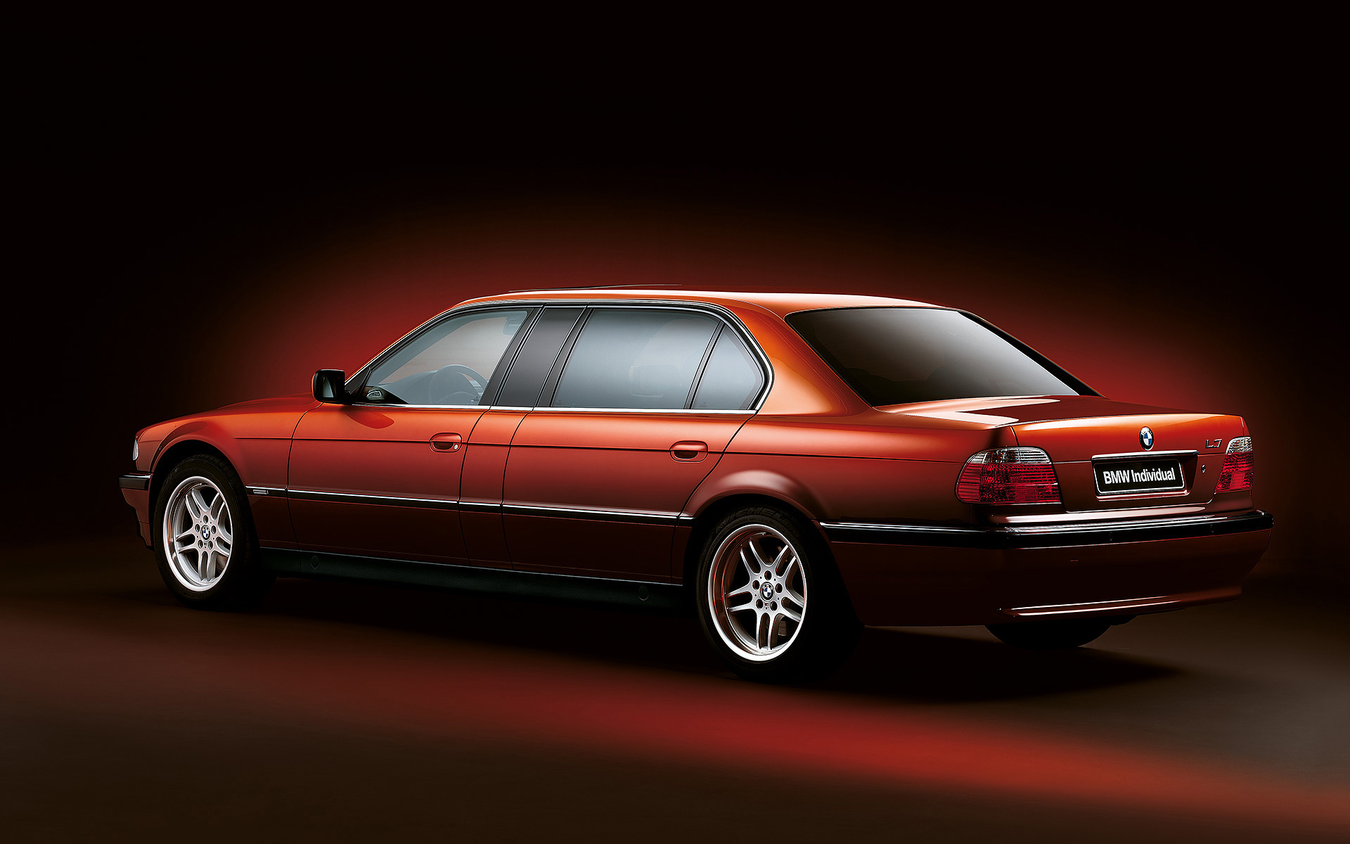 BMW Individual 750iLA L7 Karl Lagerfeld E32, arka çaprazdan görünüm BMW Individual 750iLA L7 Karl Lagerfeld E32, arka çaprazdan görünüm
