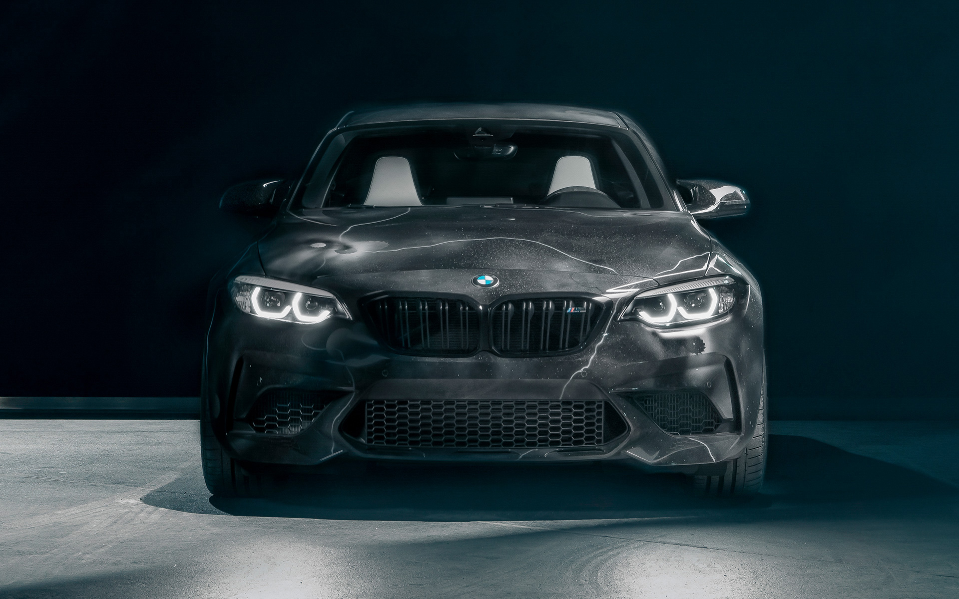 Futura 2000 tarafından tasarlanan BMW M2 Edition F87, önden görünüm Futura 2000 tarafından tasarlanan BMW M2 Edition F87, siyah arka plana karşı önden görünüm