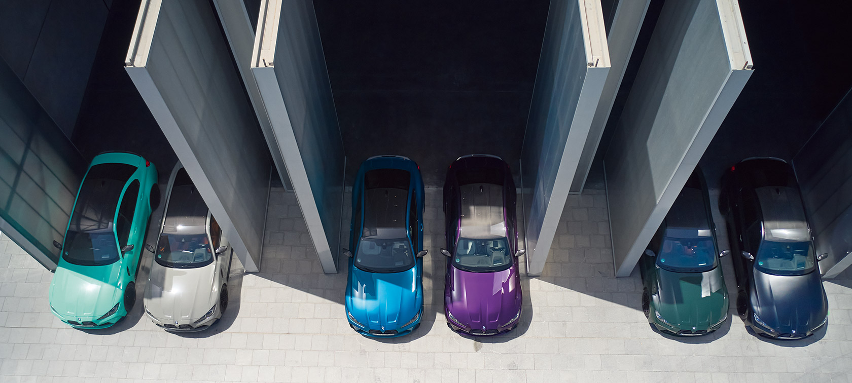 BMW Individual gövde renginde altı BMW M modeli BMW Individual gövde renginde altı BMW M modeli üstten görünüm