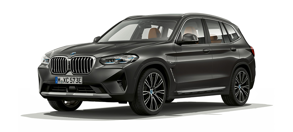 BMW X3 xDrive30e ön çaprazdan görünüm BMW X3 xDrive30e ön çaprazdan görünüm