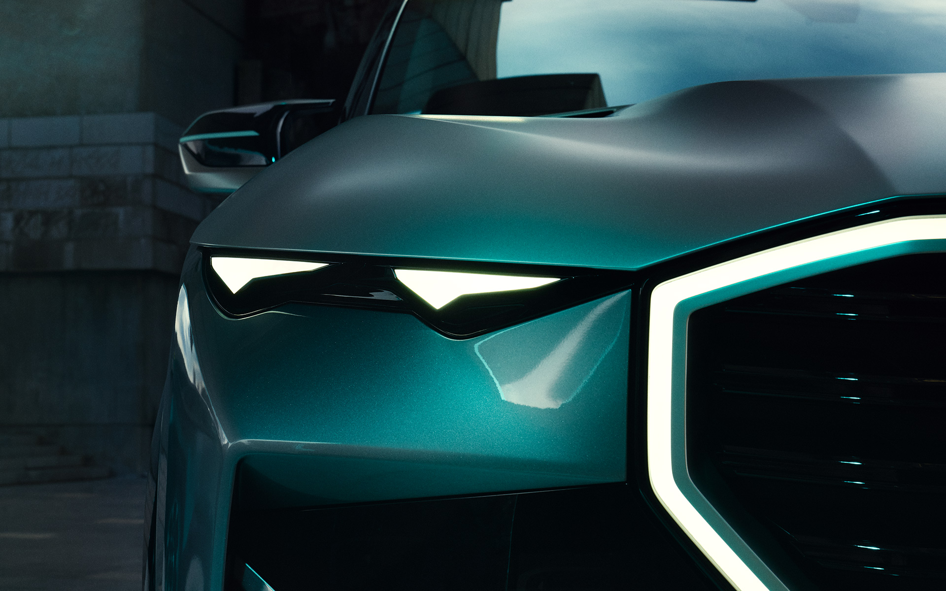 BMW Concept XM (G09), önden görünüm, farların yakın plan çekimi BMW Concept XM (G09), önden görünüm, farların yakın plan çekimi
