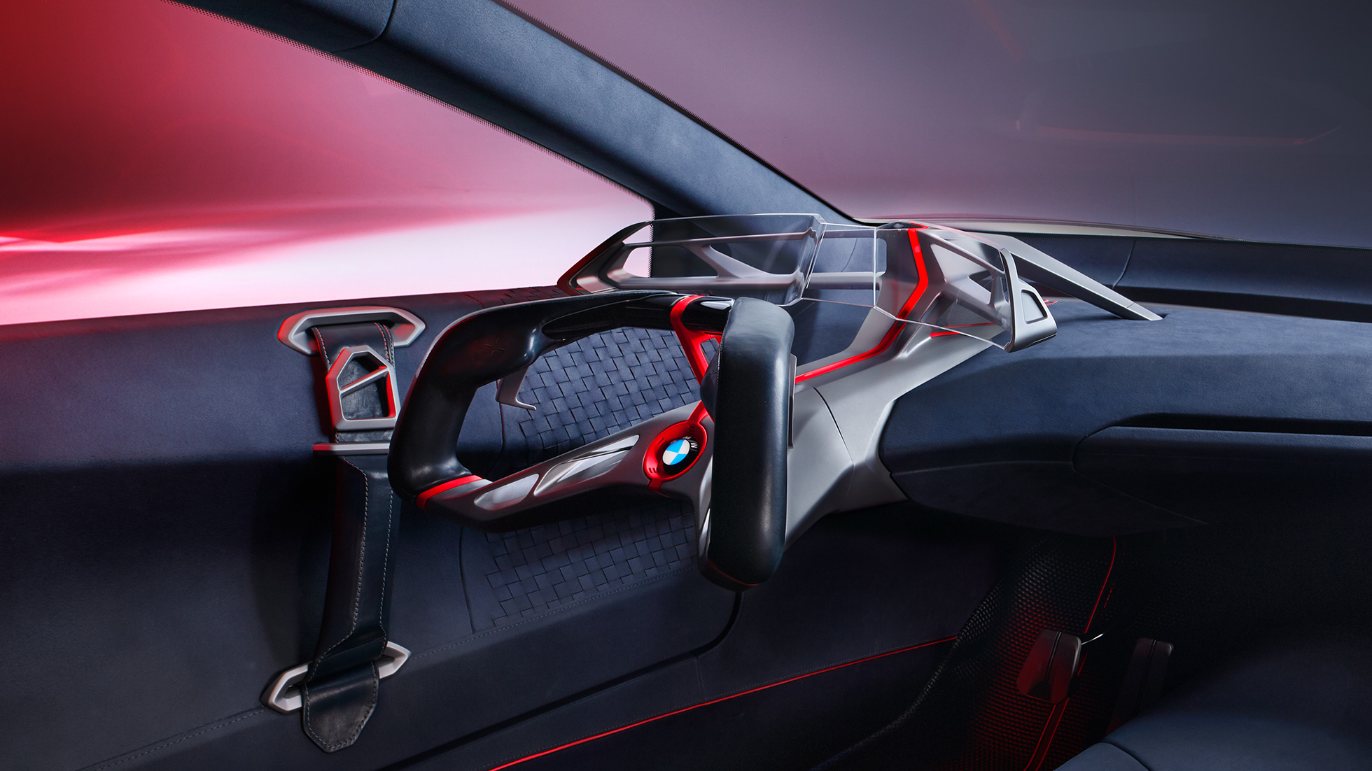 BMW Vision M NEXT, İç tasarım BMW Vision M NEXT, İç tasarım, direksiyon, Boost Pod, Eğimli Cam Ekran, Tam AR Head-Up Display ile kokpit.