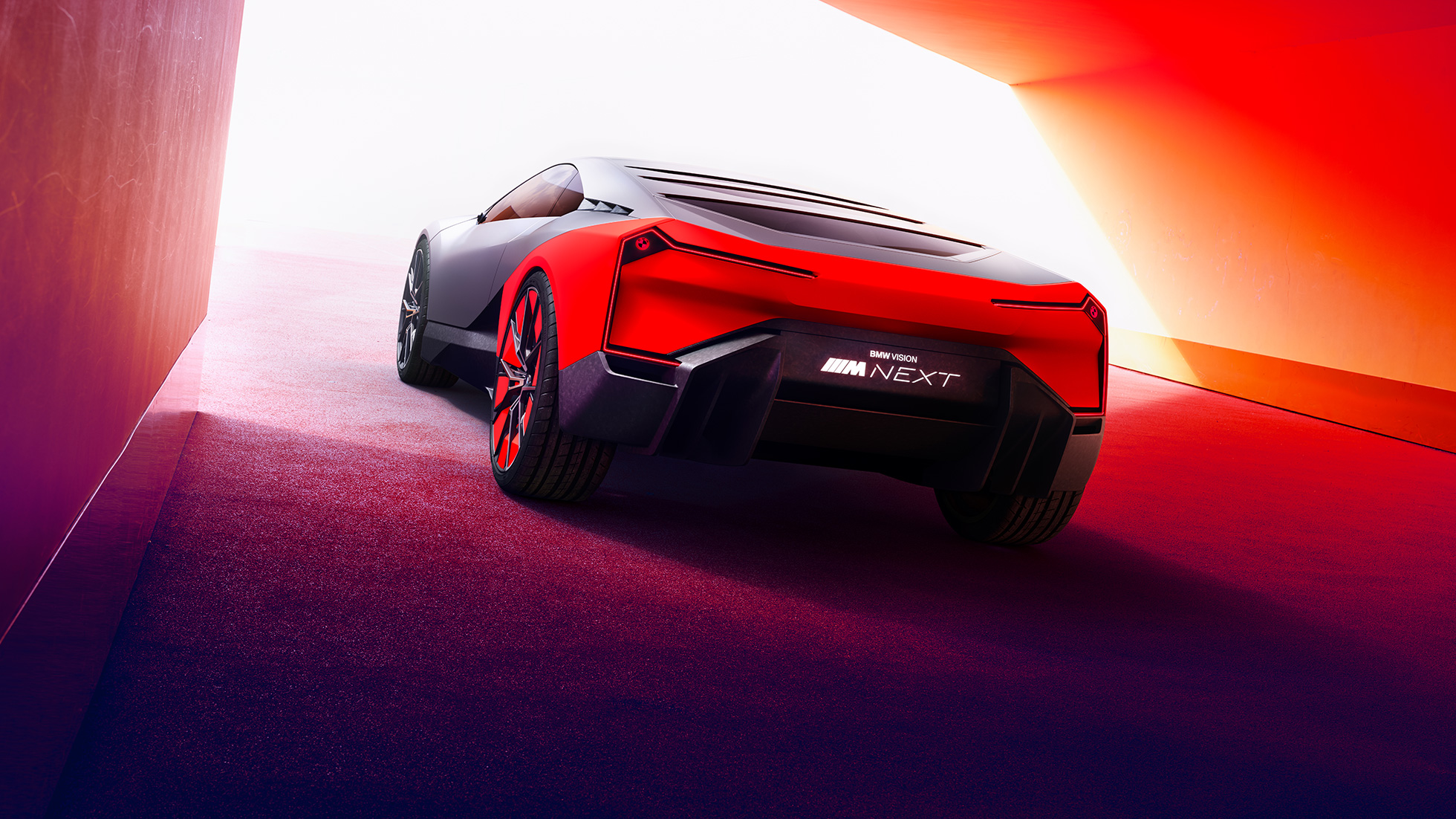 BMW Vision M NEXT, arkadan görünüm BMW Vision M NEXT, Hofmeister kıvrımı, yandan görünüm
