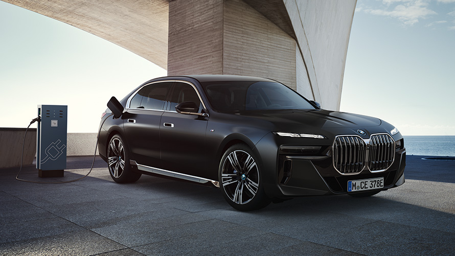 BMW Filo ve Kurumsal Satışlar kurumsal müşteriler için çözümler BMW Kurumsal Satışlar şirketler kurumsal müşteriler BMW yolda park halinde