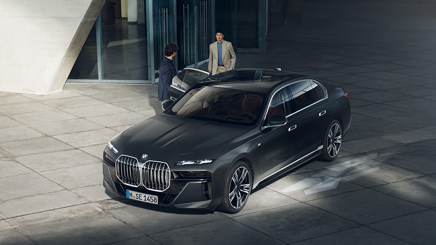BMW Diplomatik Satışlar diplomatlar için otomobiller BMW Diplomatik Satışlar diplomatlar için otomobiller BMW bina önünde park halinde