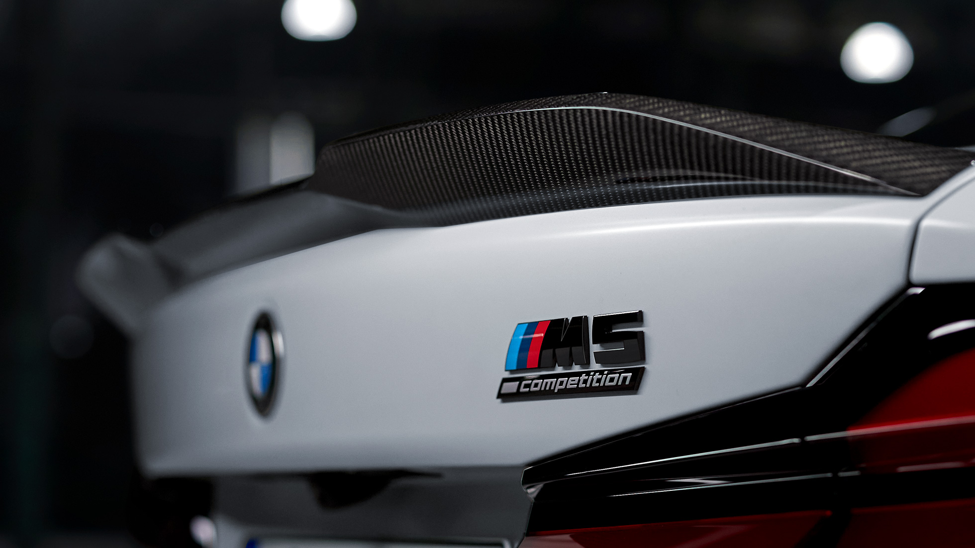 M Performance Pro karbon fiber arka spoyler yakından görünüm BMW M Performance Parçaları M Performance Pro karbon fiber arka spoyler yakından görünüm