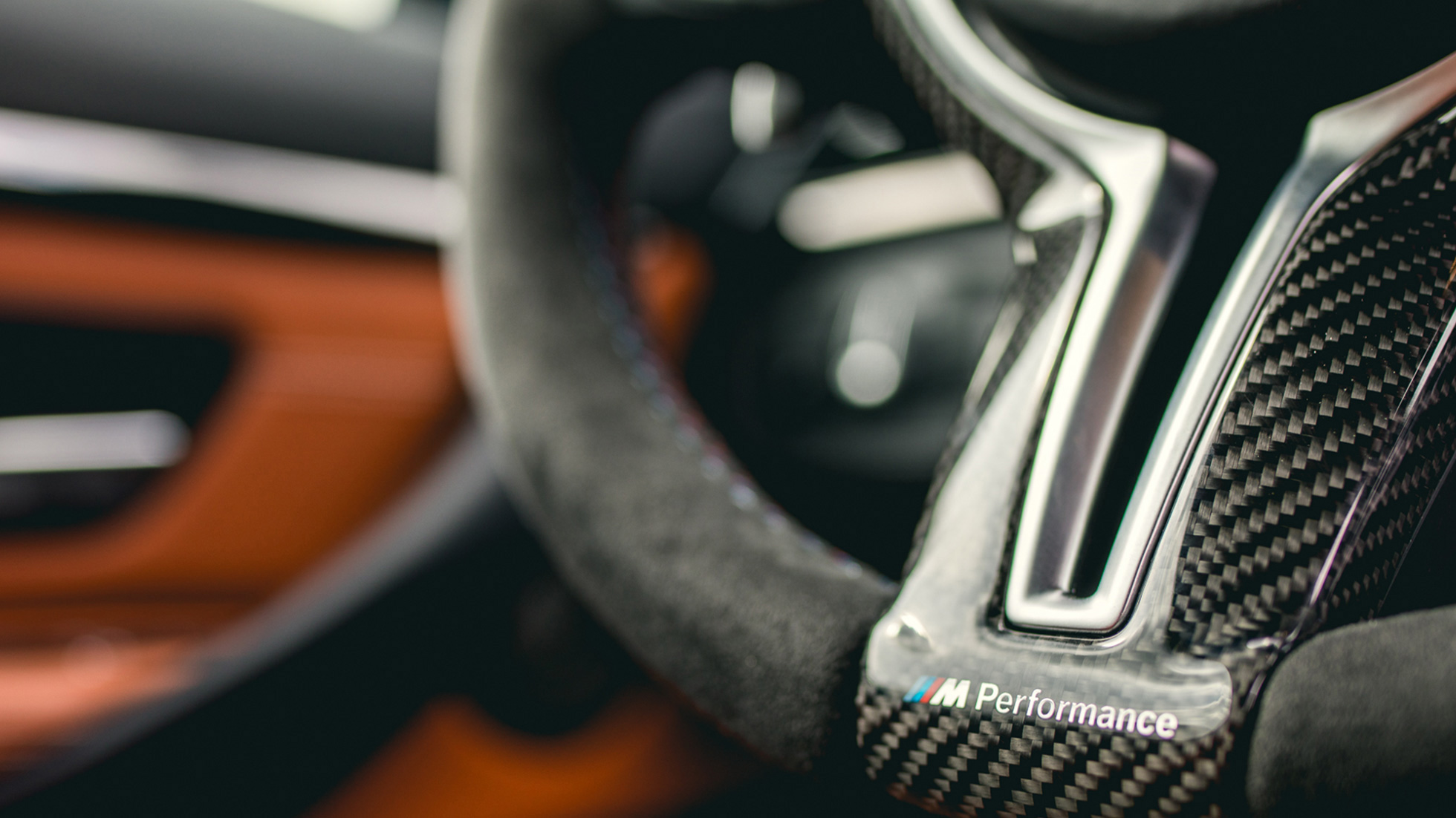 M Performance Pro karbon fiber Alcantara direksiyon yakından görünüm BMW M Performance Parçaları M Performance Pro karbon fiber Alcantara direksiyon yakından görünüm