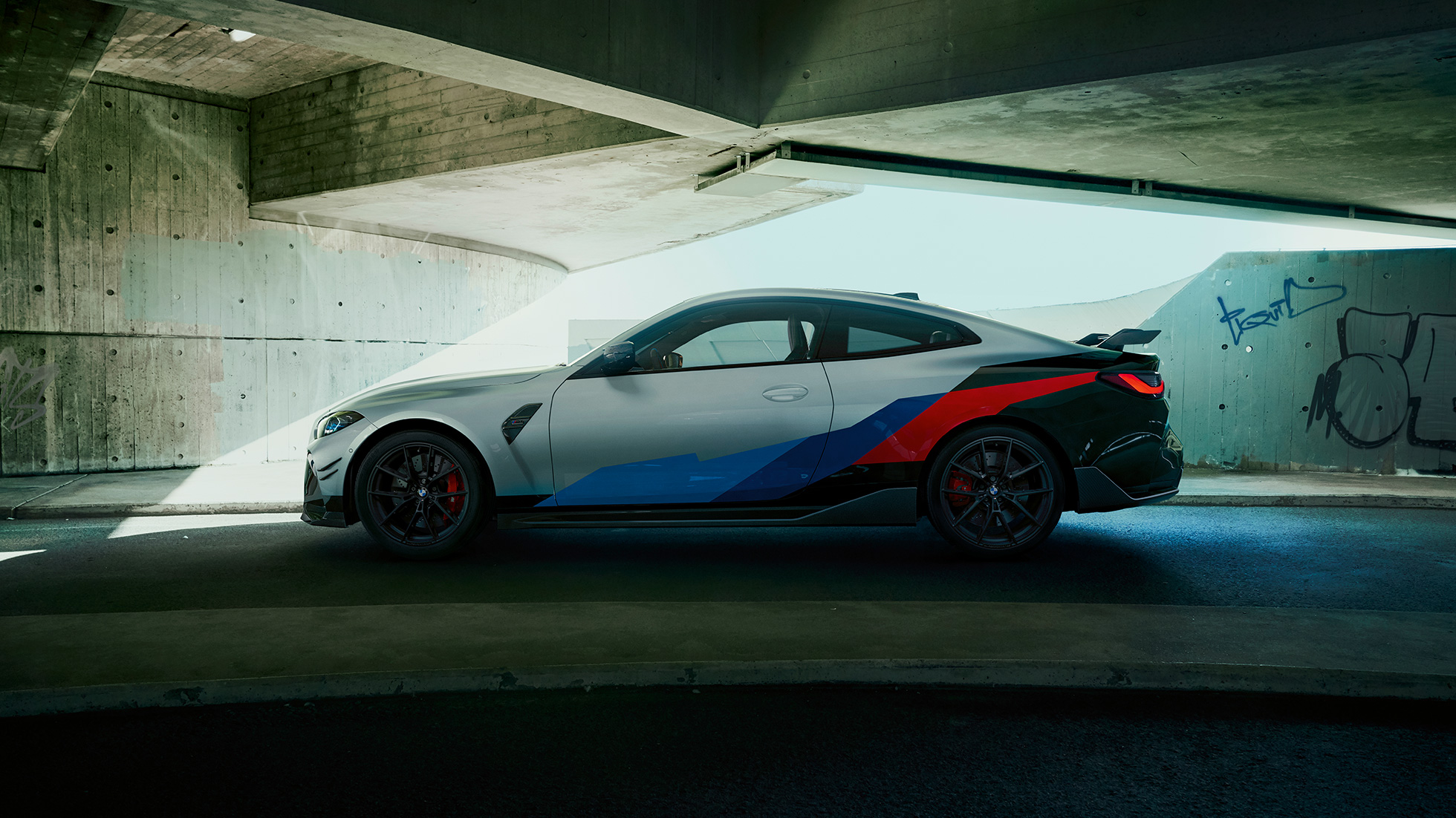 BMW M4 G82 yandan görünüm BMW M Performance Parçaları BMW M4 G82 yandan görünüm