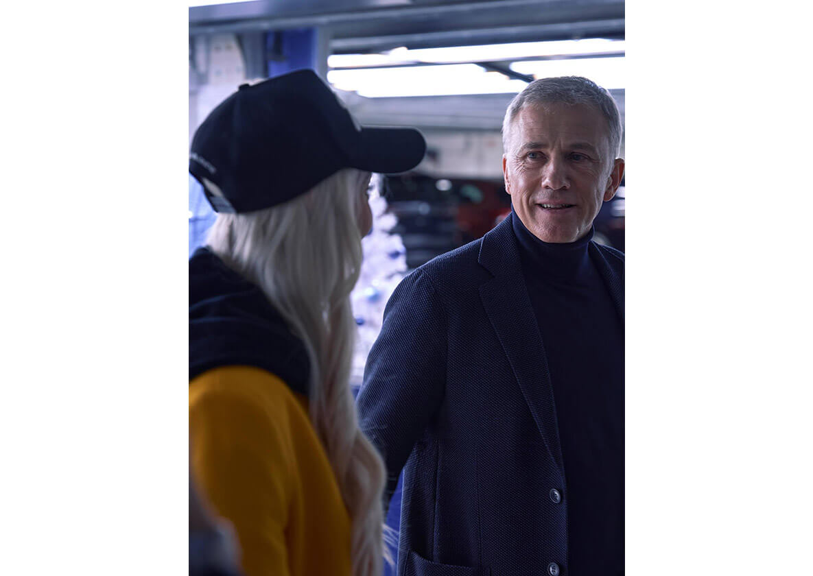 Christoph Waltz, Münih’teki Vierzylinder ziyareti sırasında Supercar Blondie ile karşılaşıyor. Christoph Waltz, Münih’teki Vierzylinder ziyareti sırasında Supercar Blondie ile karşılaşıyor.
