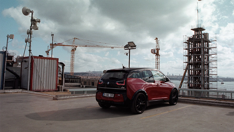 BMW i3 Bizi Geleceğe Yakınlaştırıyor. BMW i3 Bizi Geleceğe Yakınlaştırıyor.