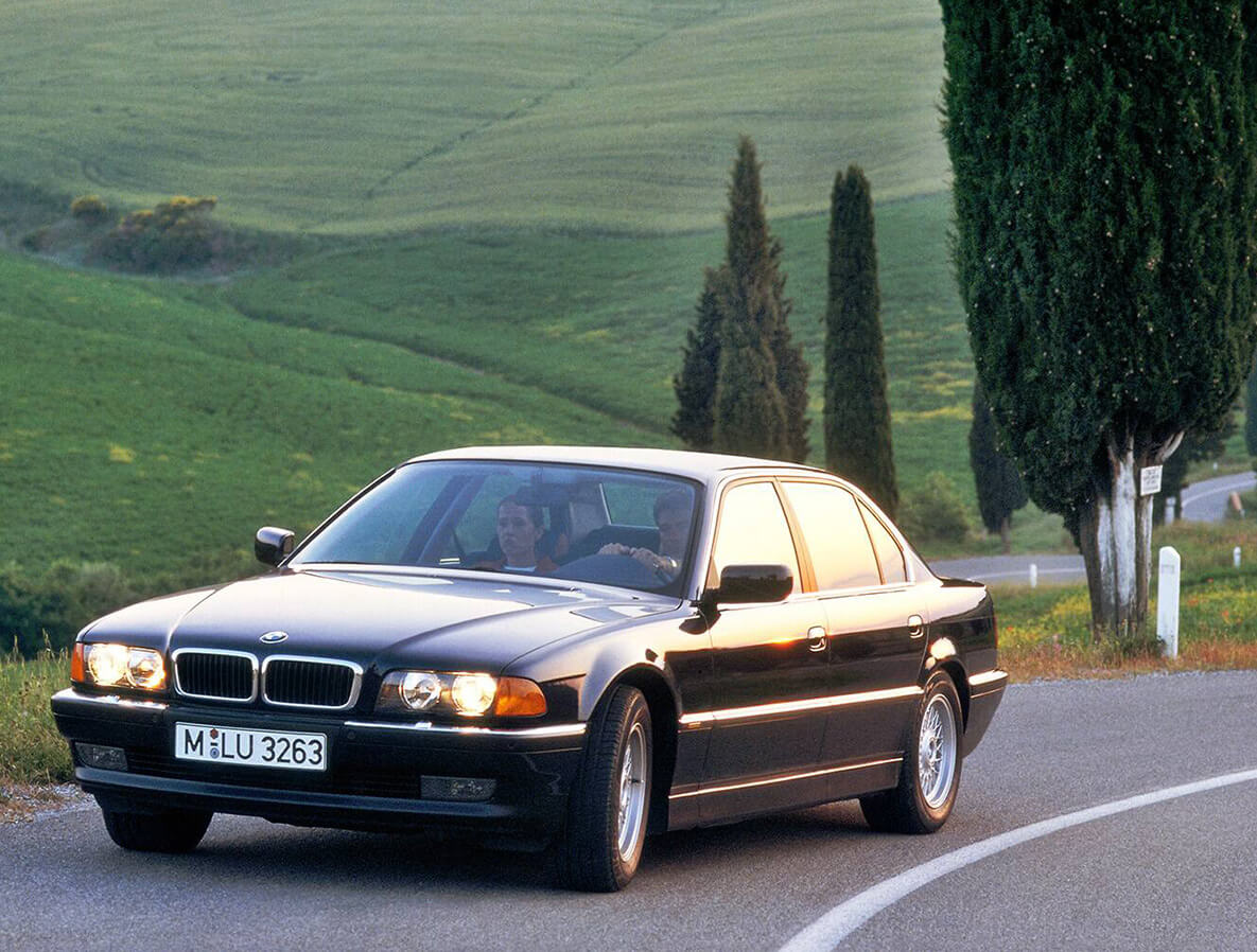 1994 model BMW 7 Serisi: Her şey elinizin altında.