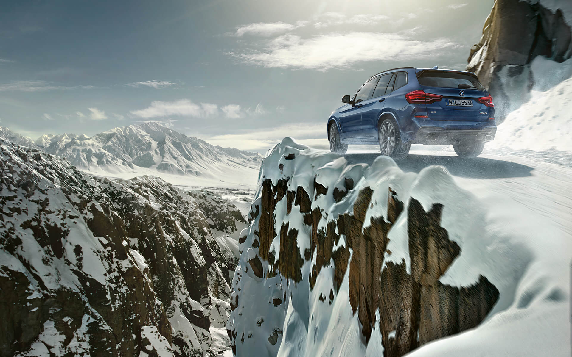 Mavi renkte BMW X3, karlı dağ yamaçlarında | BMW Türkiye Mavi renkte BMW X3, karlı dağ yamaçlarında | BMW Türkiye