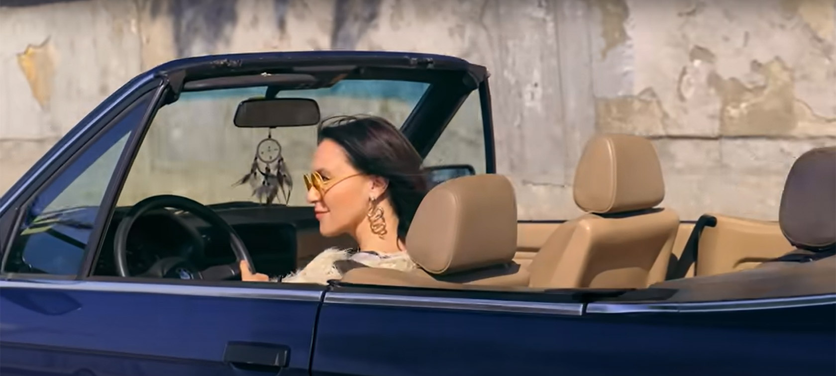 Şevval Sam’ın 1990 Model Cabrio’sunun Yenilenme Öyküsü | BMW Joy Blog Şevval Sam’ın 1990 Model Cabrio’sunun Yenilenme Öyküsü | BMW Joy Blog