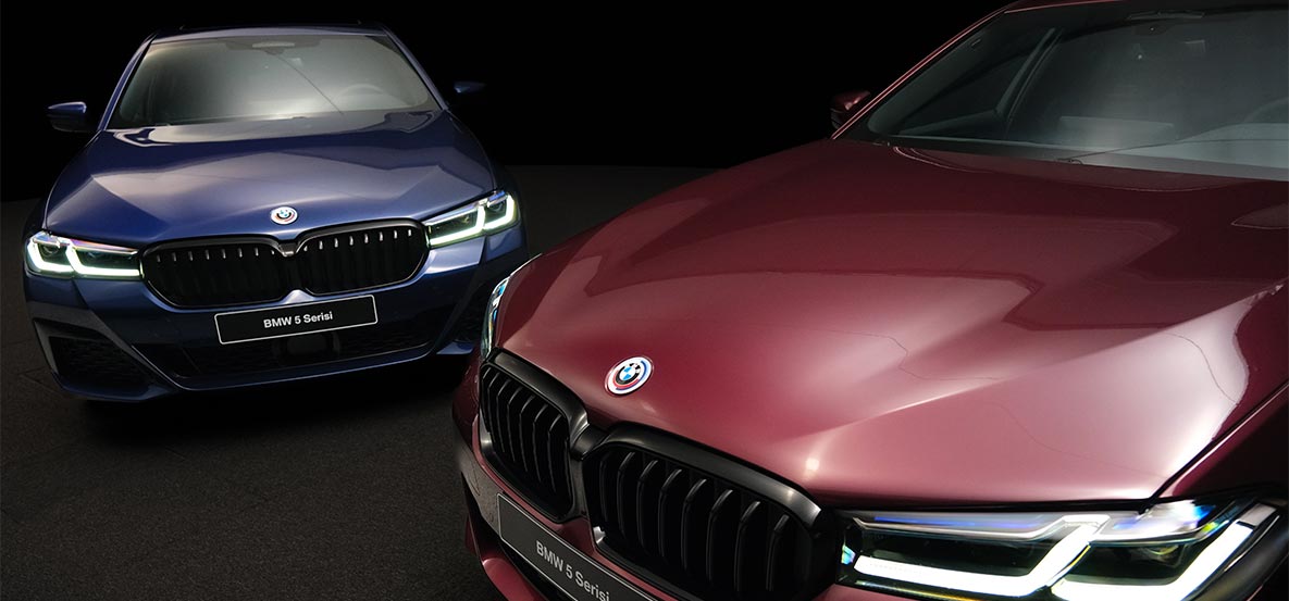 Individual renk BMW 5 Serisi Sedan G30 BMW 5 Serisi Sedan Individual G30 Facelift hareketsiz haldeyken önden görünüm
