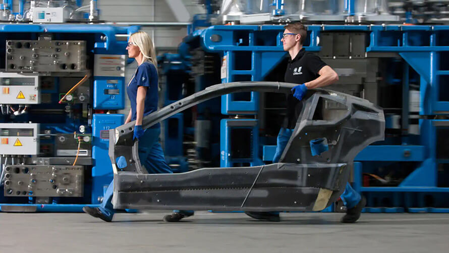 BMW’nin Almanya’daki Landshut tesisinde yer alan İnovasyon ve Üretim Merkezi’nin çalışanları. BMW’nin Almanya’daki Landshut tesisinde yer alan İnovasyon ve Üretim Merkezi’nin çalışanları.