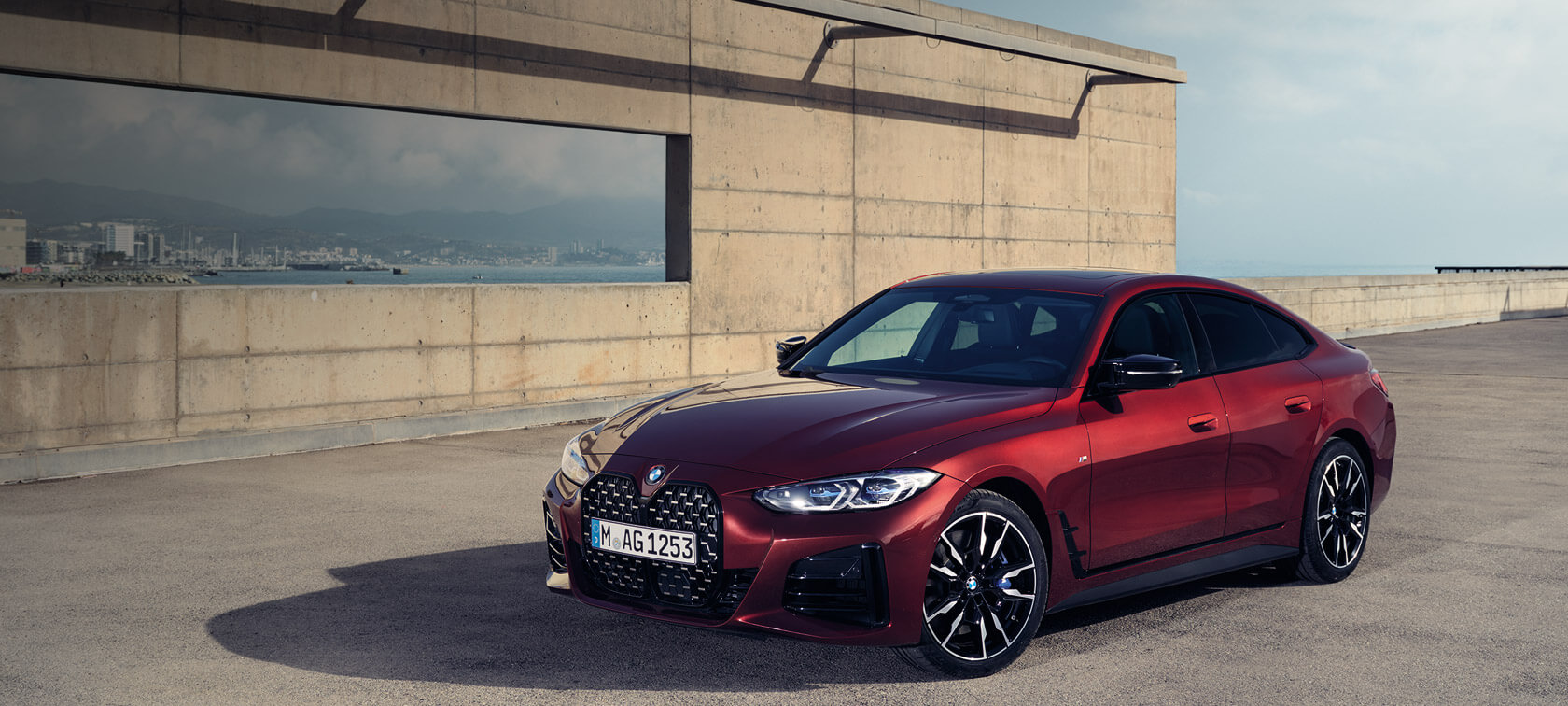 BMW 4 Serisi Gran Coupé G26, ön çaprazdan görünüm