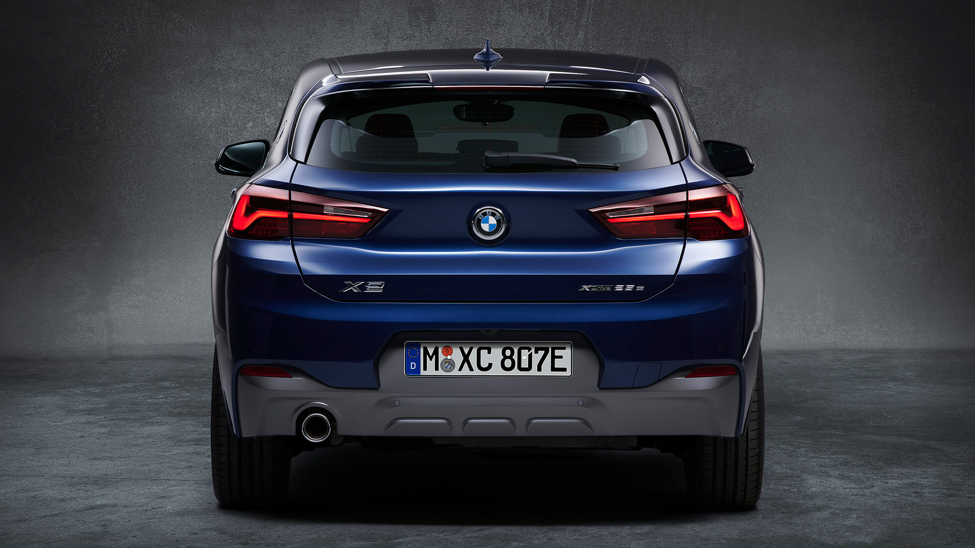 Arkadan görünüm BMW X2 F39 BMW X2 F39 Metalik Gri/Brooklyn arkadan görünüm