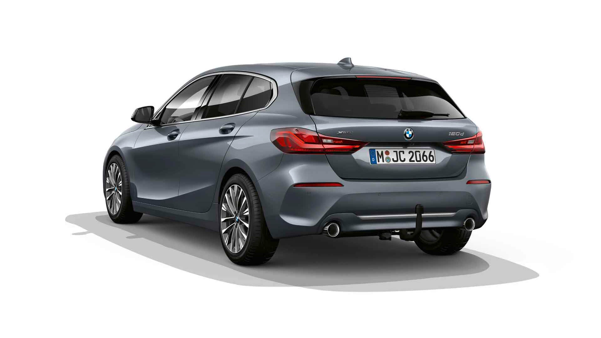 BMW 1 Serisi Sport Line, arka görünüm. Metalik Beyaz/Mineral BMW 1 Serisi Sport Line, arka görünüm, stüdyo çekimi.