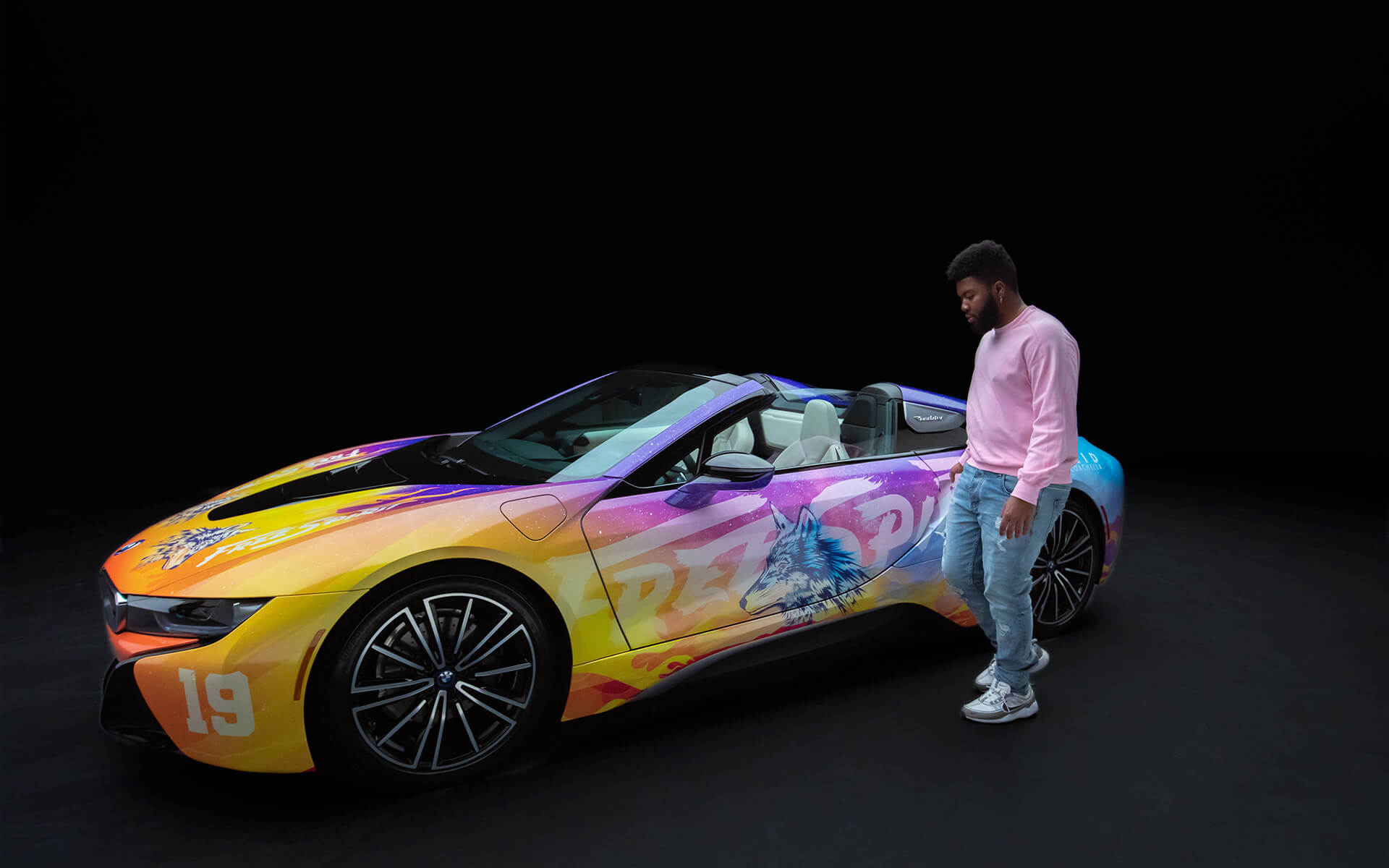 Khaled, kendi tasarladığı BMW i8 ile Khaled, kendi tasarladığı BMW i8 ile