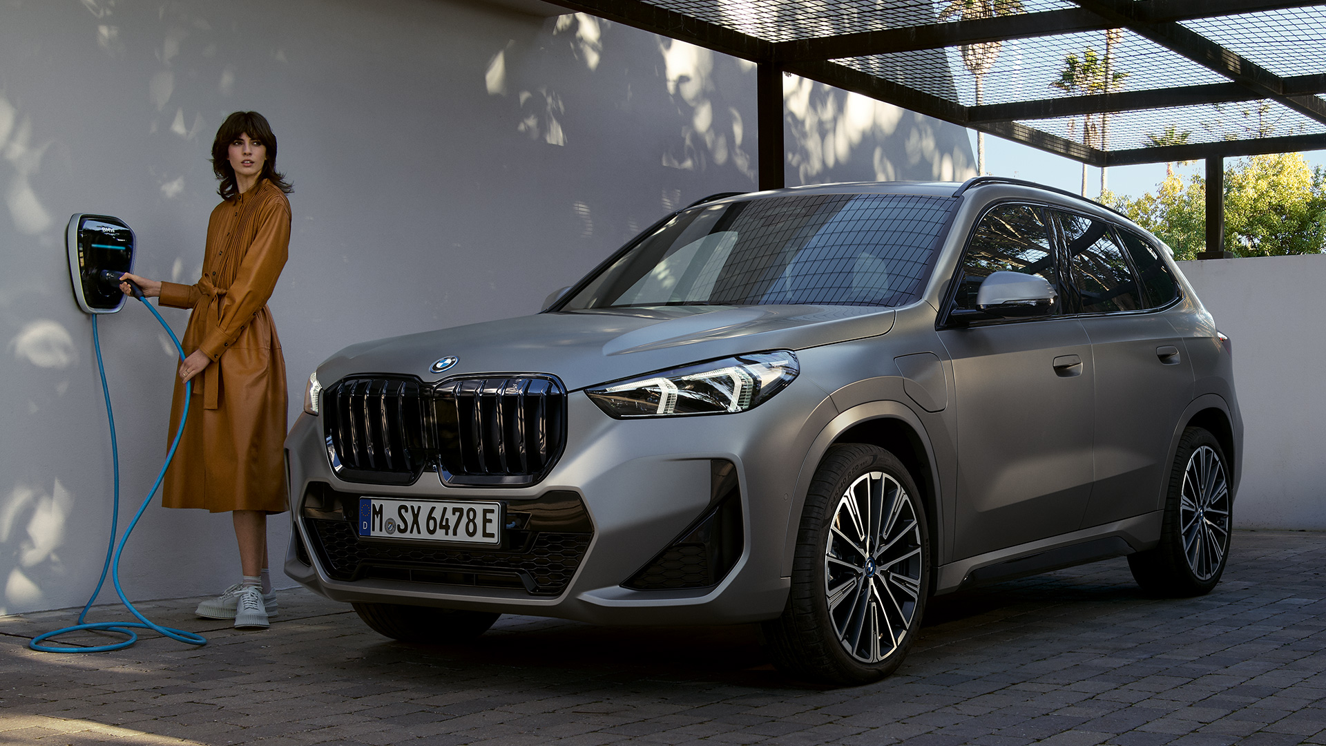 BMW iX M70, Ev Dışı Şarj