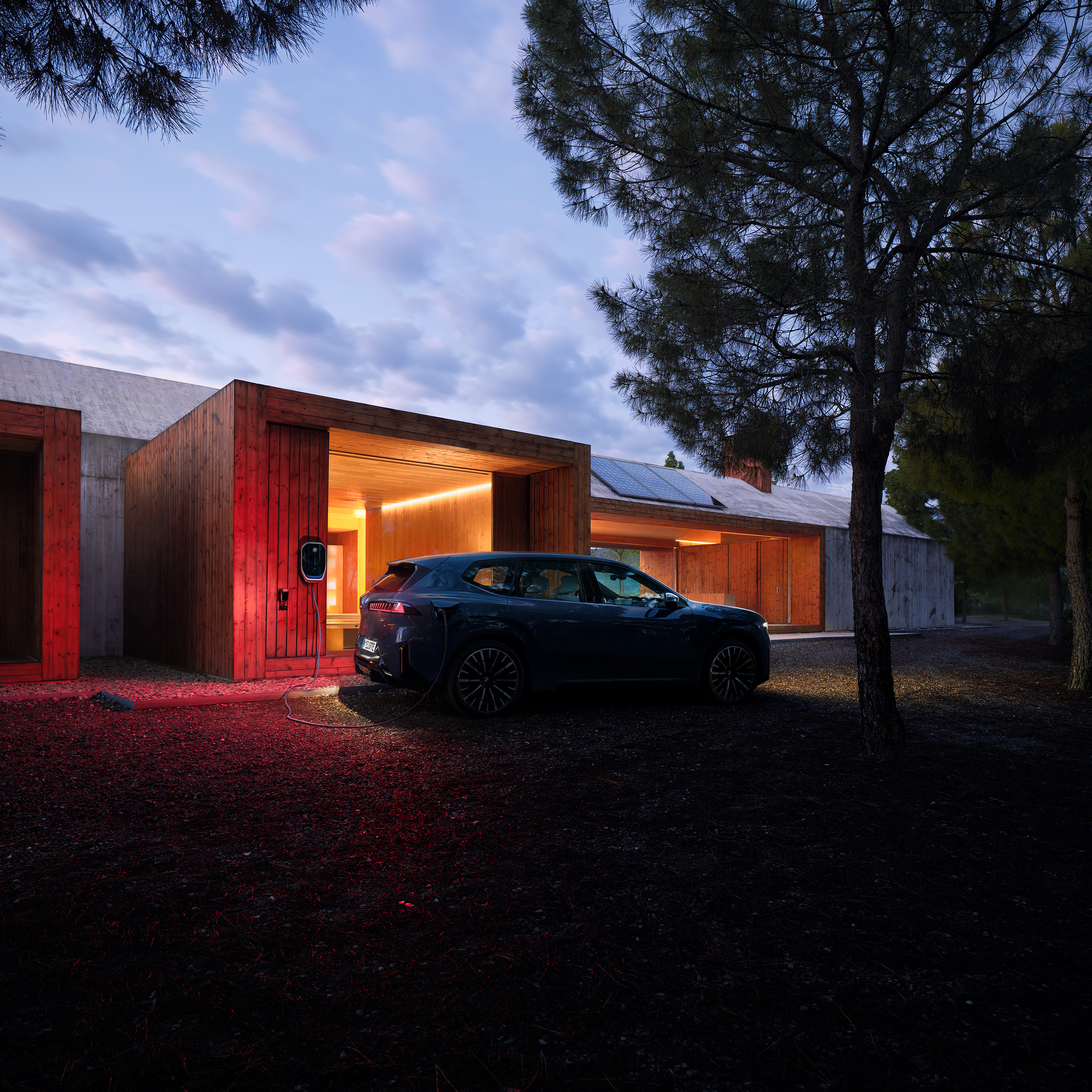 Akşam BMW iX3 bir Wallbox'ta şarj ediliyor
