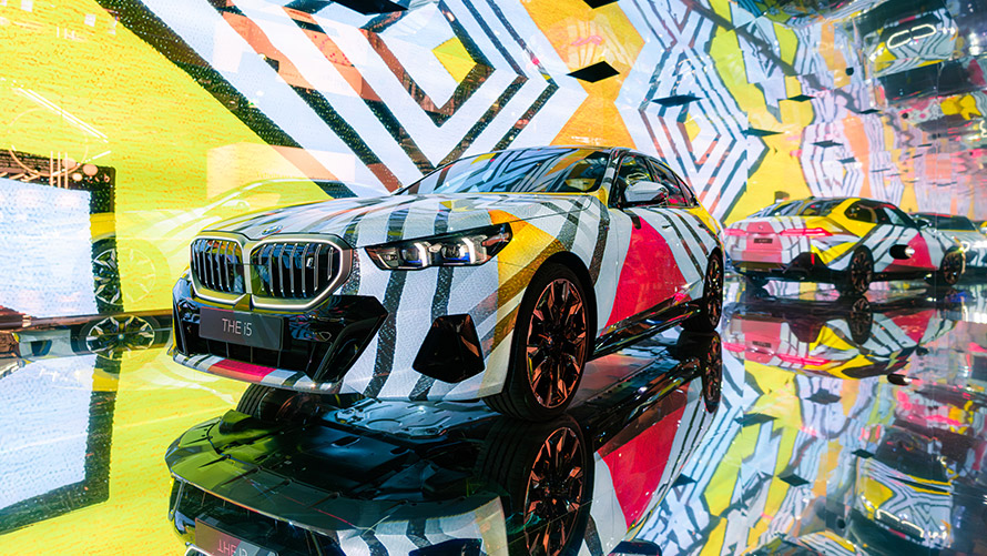 “The Electric AI Canvas”: Yeni BMW i5’ten İlham Alan Enstalasyon | BMW Joy Blog