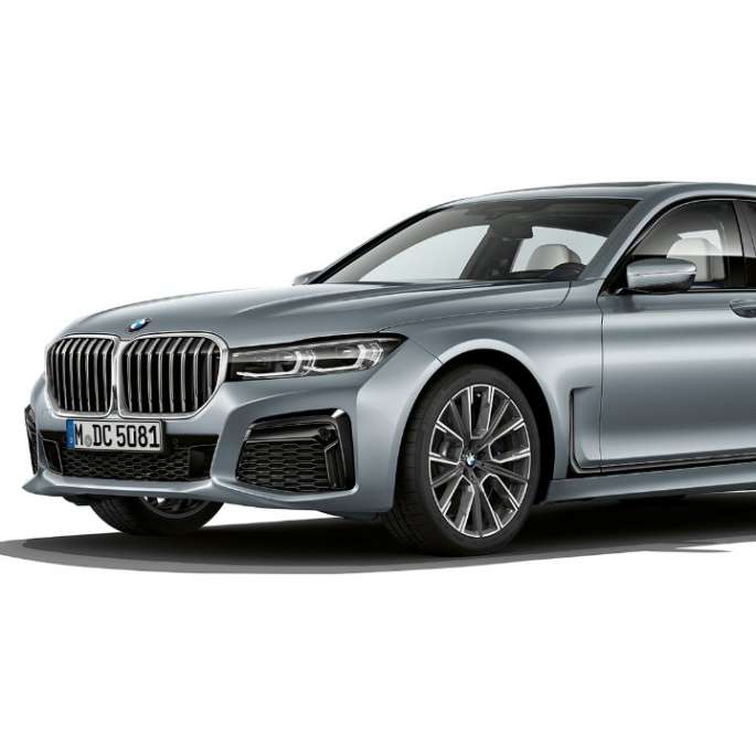 Yeni BMW 7 Serisi Sedan M Sport, önden görünüm Metalik Yeni BMW 7 Serisi Sedan M Excellence, ön görünüm