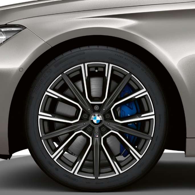 Yeni BMW 7 Serisi Sedan M Excellence, jantlar Yeni BMW 7 Serisi Sedan M Excellence paket: Jantların yakın çekimi