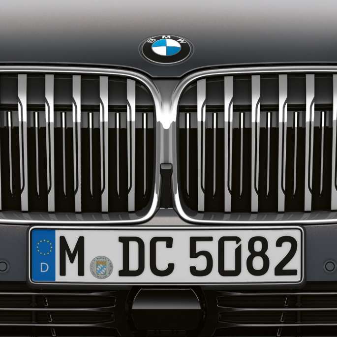 Yeni BMW 7 Serisi Sedan Pure Excellence, vites seçim kolu Yeni BMW 7 Serisi Sedan Pure Excellence: BMW Böbrek Izgaralarının yakın çekimi