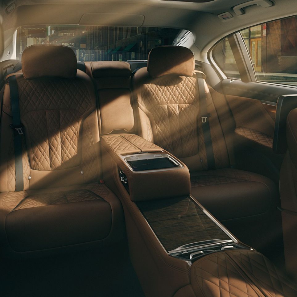 Yeni BMW 7 Serisi Sedan ile Modları Deneyimleyin Modları Deneyimleyin: Yeni BMW 7 Serisi Sedan’ın konforlu iç tasarımı